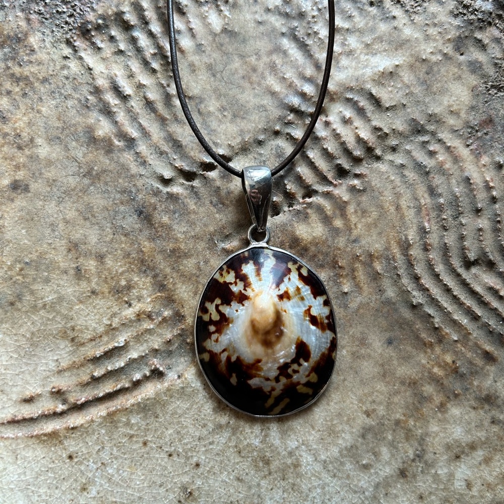 Vintage Sterling Silver Shell Pendant